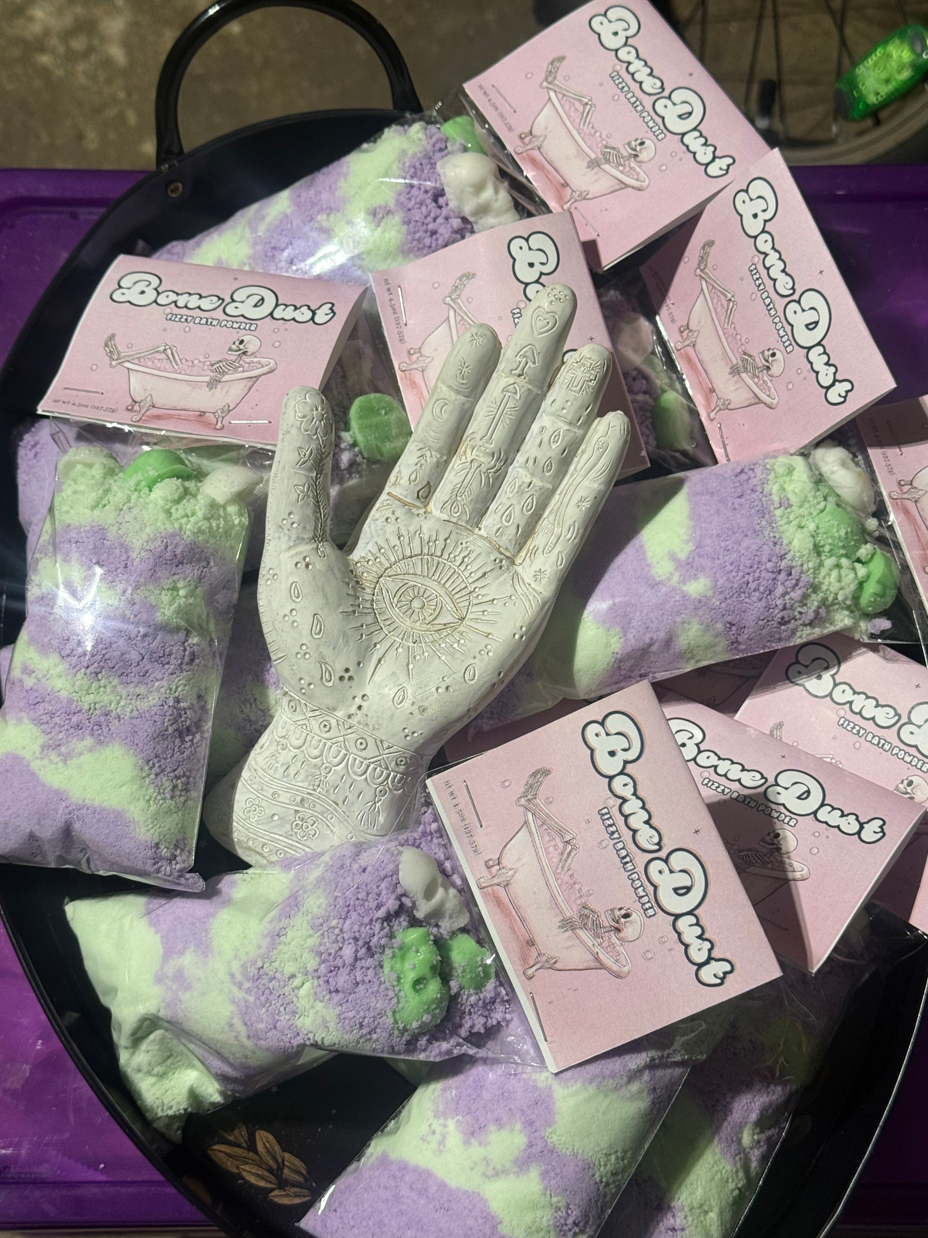 Bone Dust (Fizzy Bath Powder)